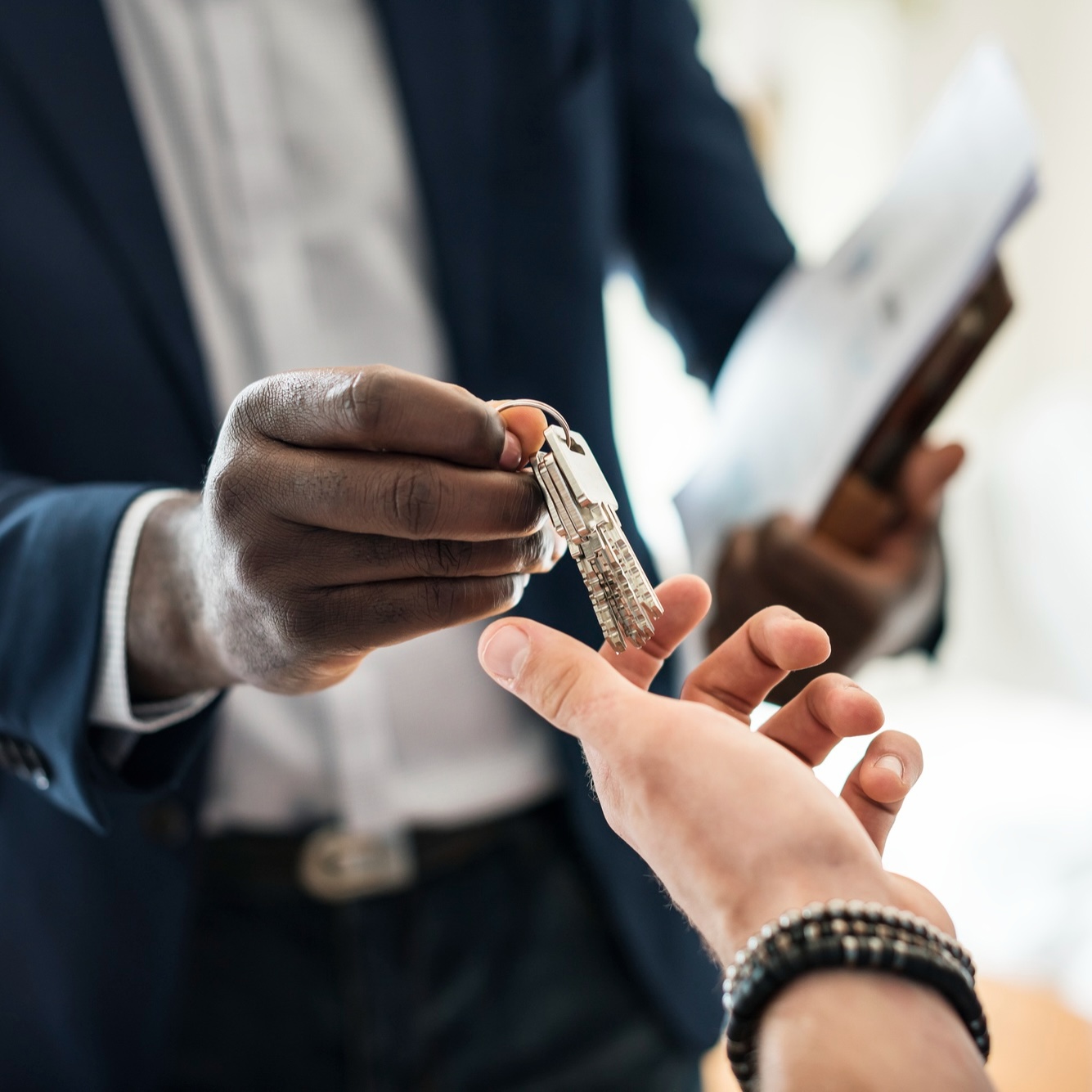Estate agent handing over house keys to a new homeowner – SEO for estate agents